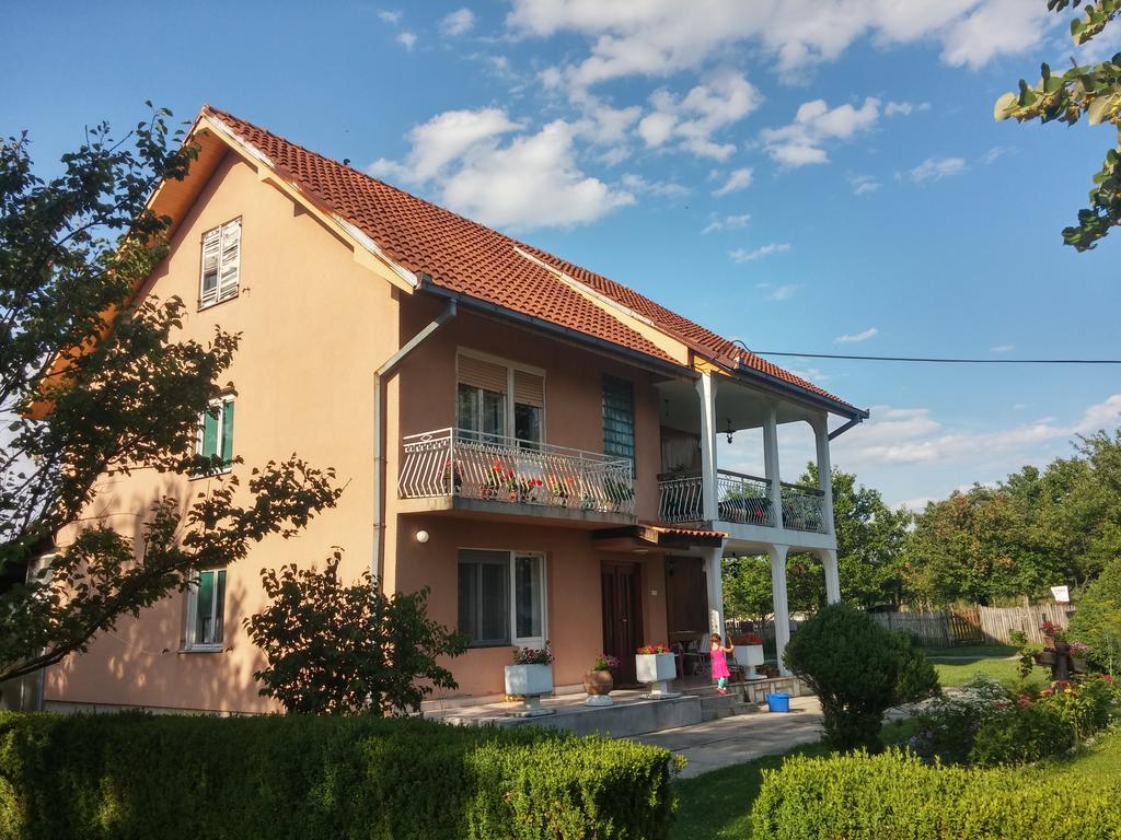 Apartments Domacinstvo Nikolic Валево Экстерьер фото